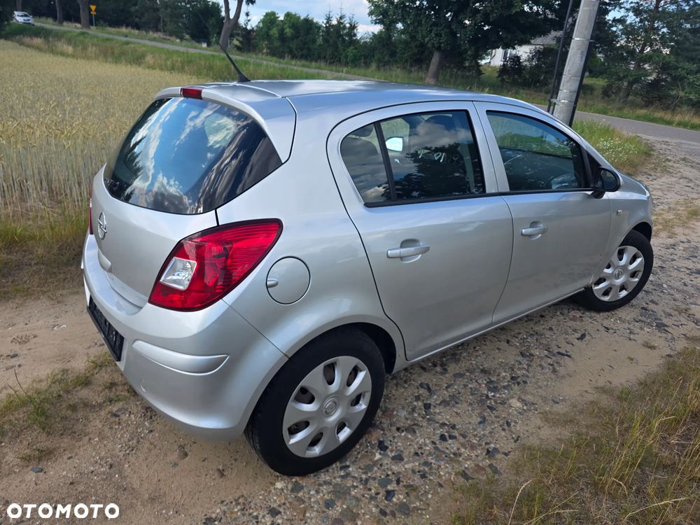 Opel Corsa 1.2 16V Cosmo - 12