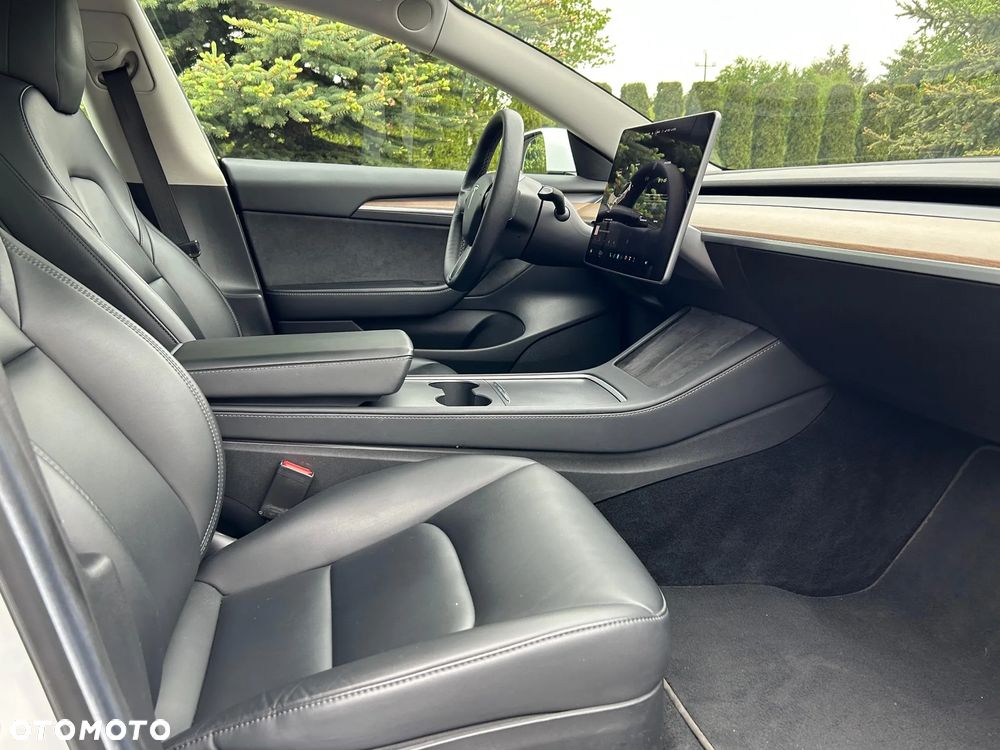 Tesla Model 3 - 25