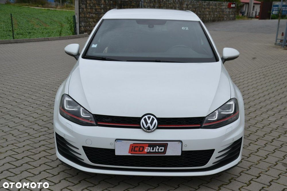 Volkswagen Golf - 2