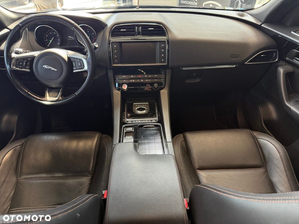 Jaguar F-Pace - 19