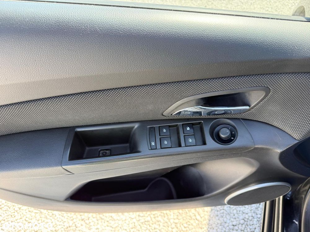Chevrolet Cruze 1.6 LS - 18