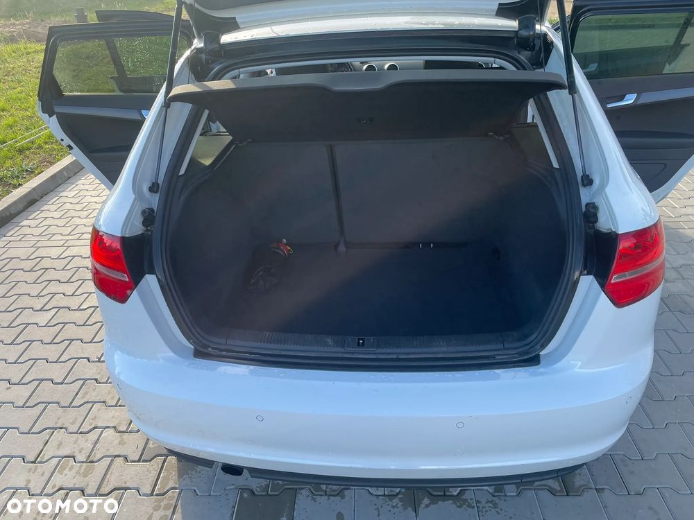 Audi A3 Sportback 1.6 TDI DPF Ambiente - 18