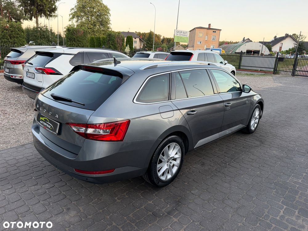 Skoda Superb 2.0 TDI SCR Style DSG - 35