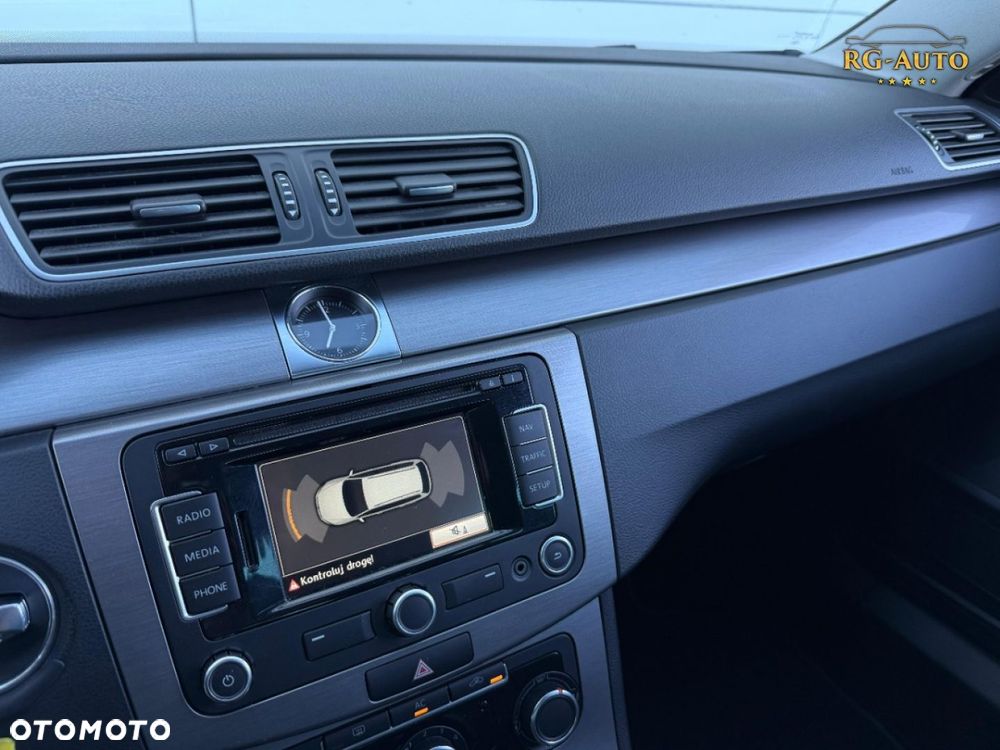 Volkswagen Passat - 20