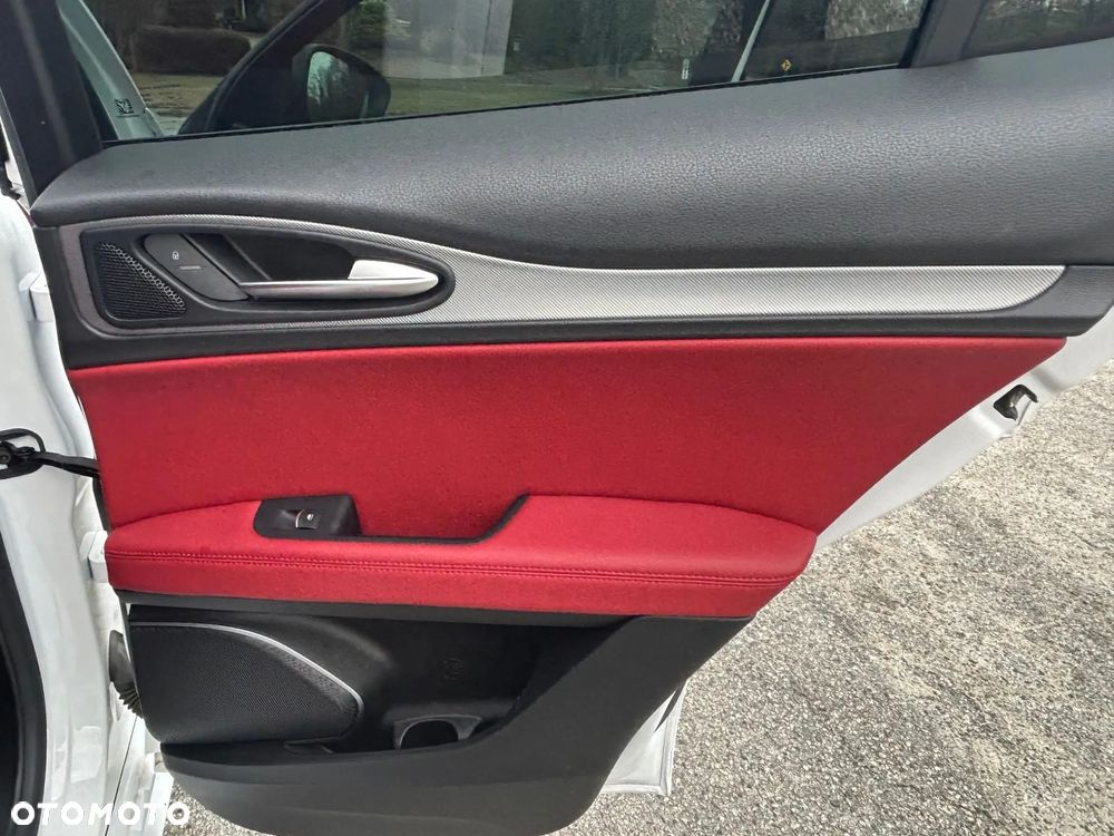 Alfa Romeo Stelvio 2.0 Turbo 16V AT8-Q4 Ti - 20
