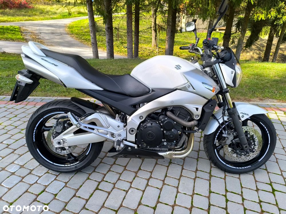 Suzuki GSR