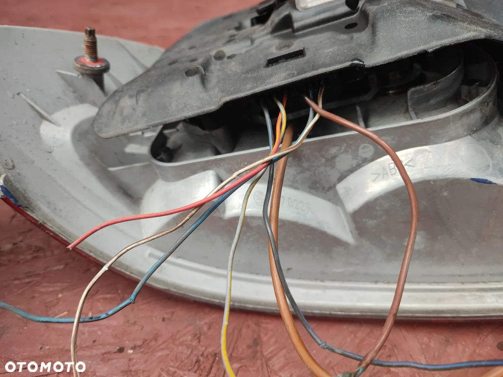 BMW E46 COUPE ORYGINALNE LAMPY TYŁ LEWA / PRAWA W BUDĘ POD POMARAŃCZOWY KIERUNEK DO DRIFTU / GRUZ O NR. 63 21 8 383 827 / 63 21 8 383 828 OEM - 23