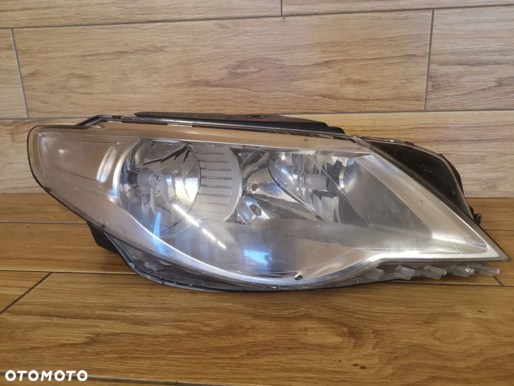 Lampa Prawy Przód Volkswagen Passat CC UK