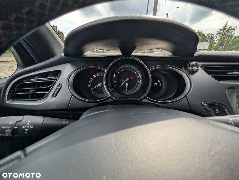 Citroën DS3 PureTech 110 Stop&Start EAT6 SportChic - 26