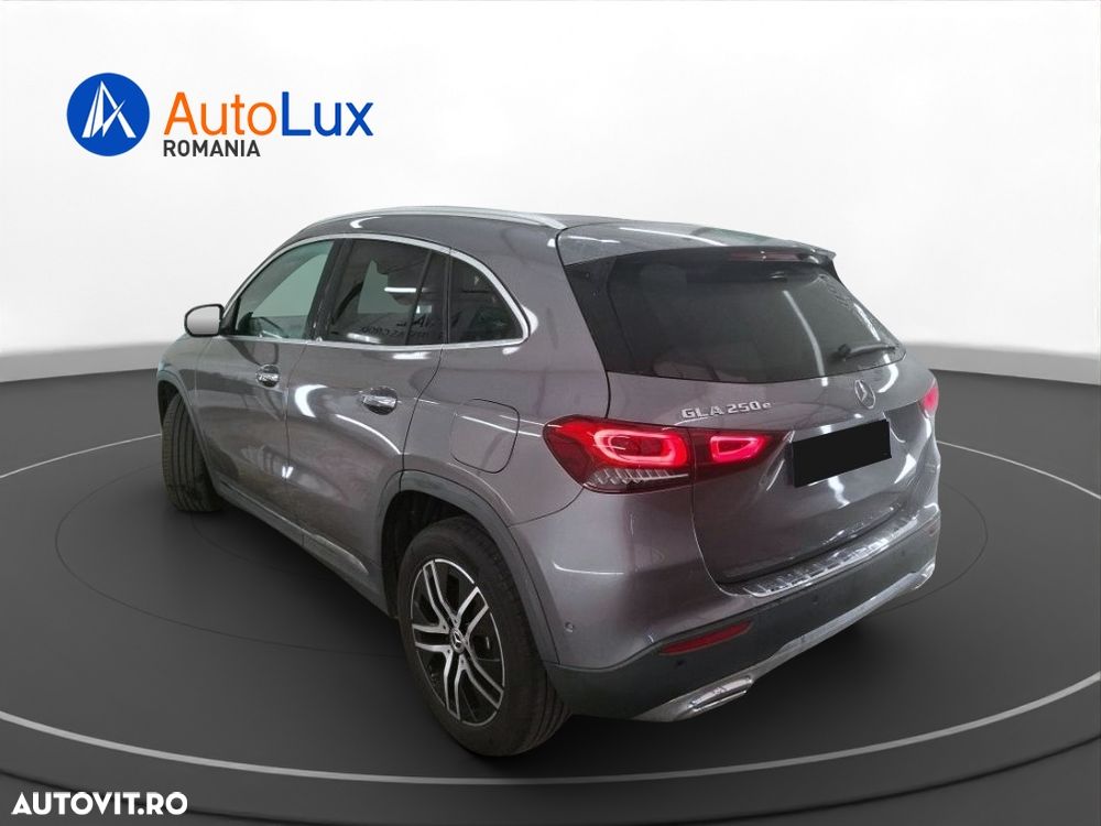 Mercedes-Benz GLA 250 e 8G-DCT - 4