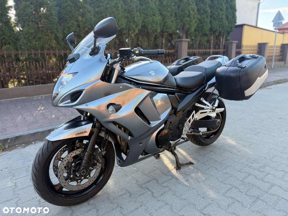 Suzuki GSX - 18