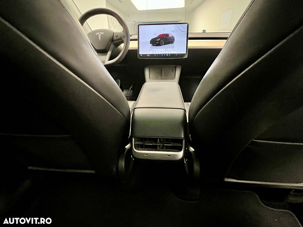 Tesla Model Y Long Range RWD - 35