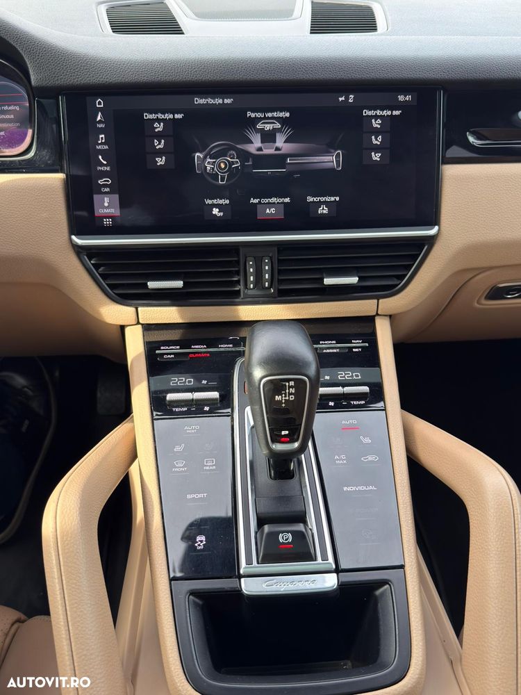 Porsche Cayenne - 13