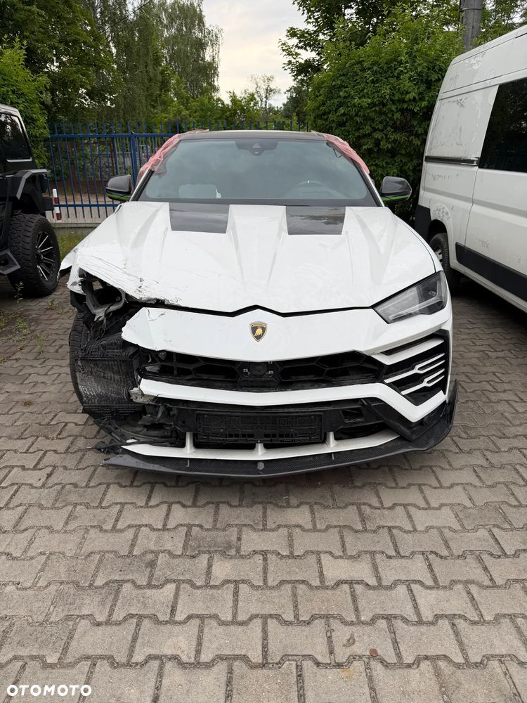 Lamborghini Urus - 1