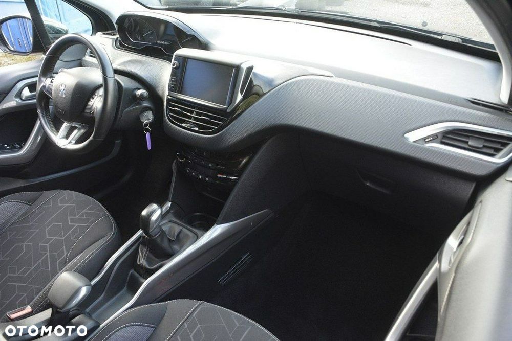 Peugeot 2008 1.2 Pure Tech Style EU6 - 19