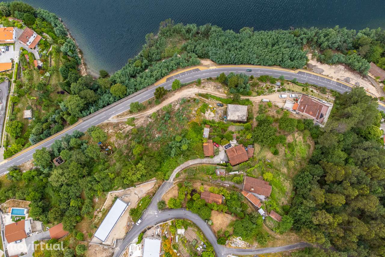 Moradia Independente para Restauro em Admeus, Gerês - Grande imagem: 3/24