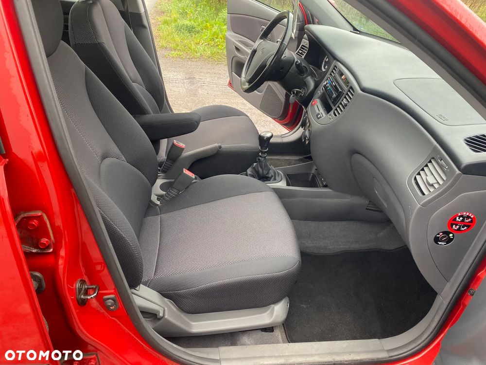Kia Rio 1.4 EX - 23