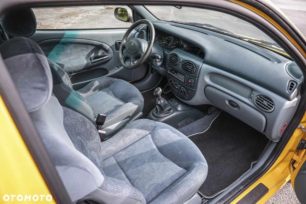 Renault Megane Coach 2.0 - 33