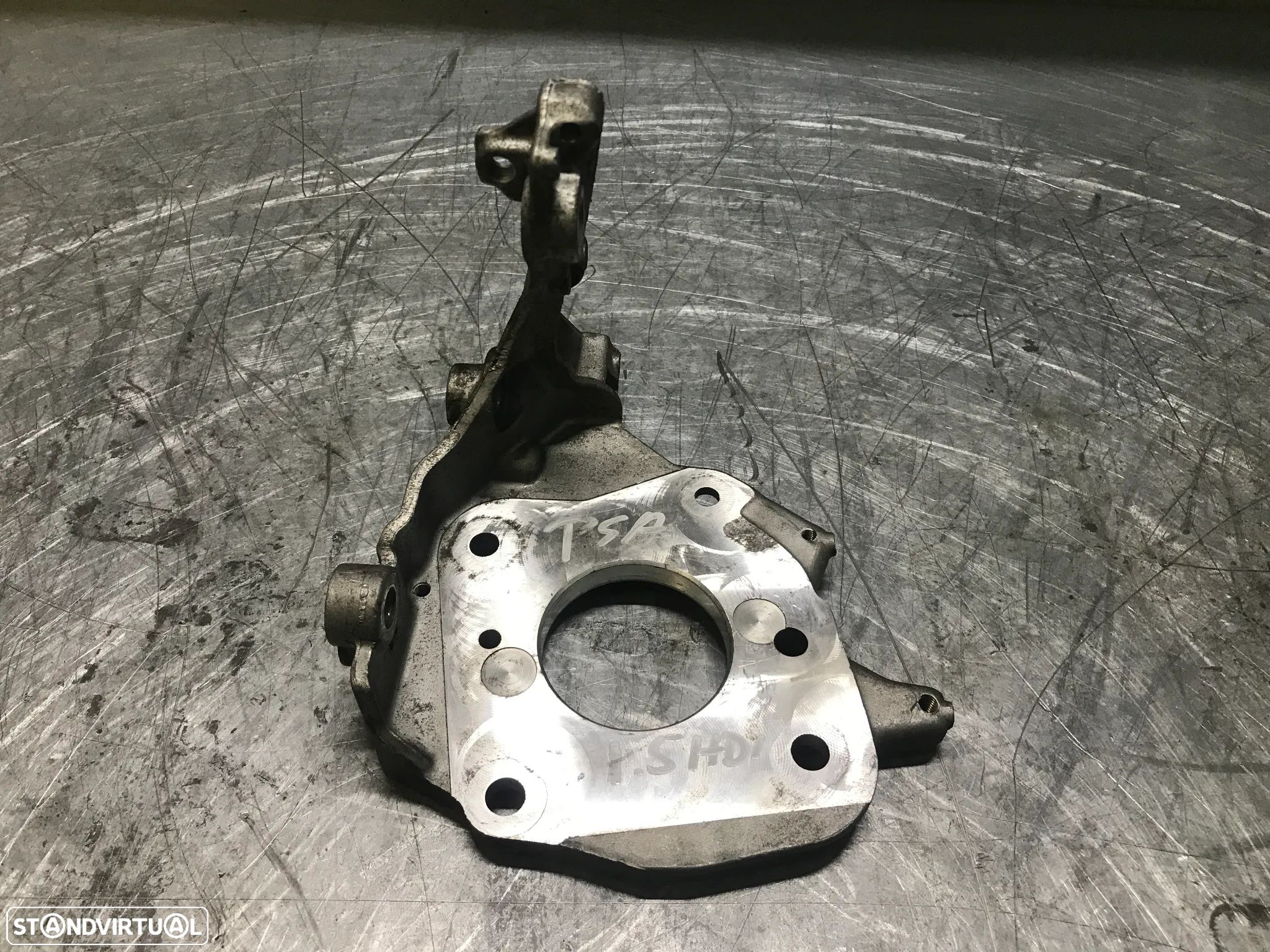 APOIO / SUPORTE DA BOMBA PEUGEOT / CITROEN / FORD 1.5HDI 1.5TDCI 9817304180 - 1