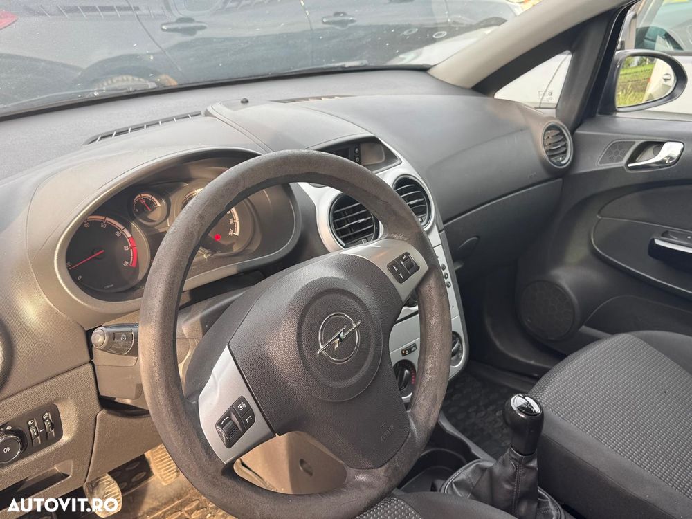 Opel Corsa 1.2 Essentia - 10