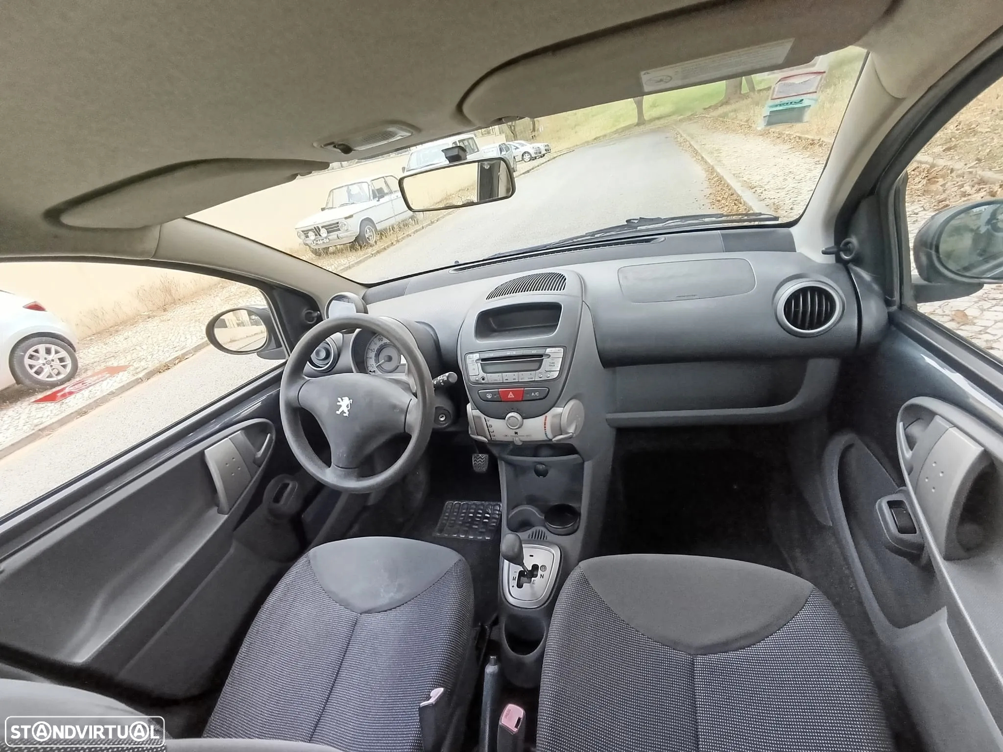 Peugeot 107 1.0 Urban 2 Tronic - 17