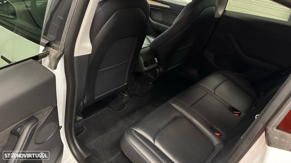 Tesla Model Y Long Range Dual Motor AWD - 6