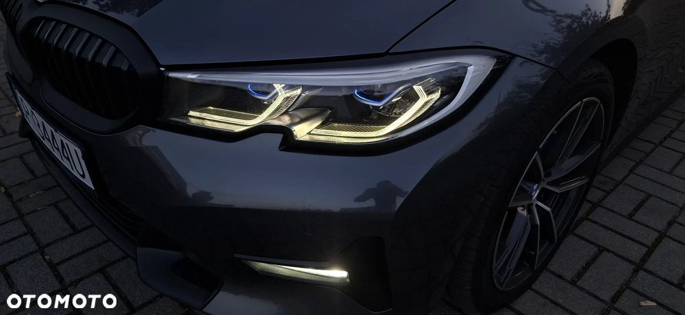 BMW Seria 3 320d Sport Line - 9