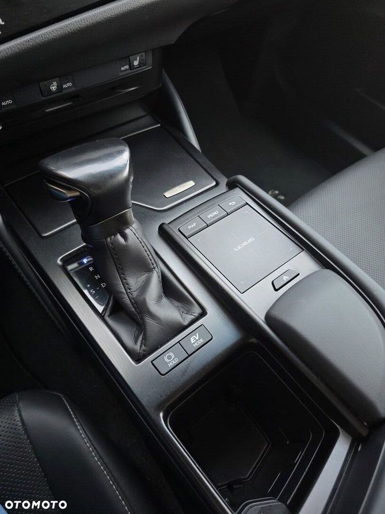 Lexus ES 300h Business Edition - 18