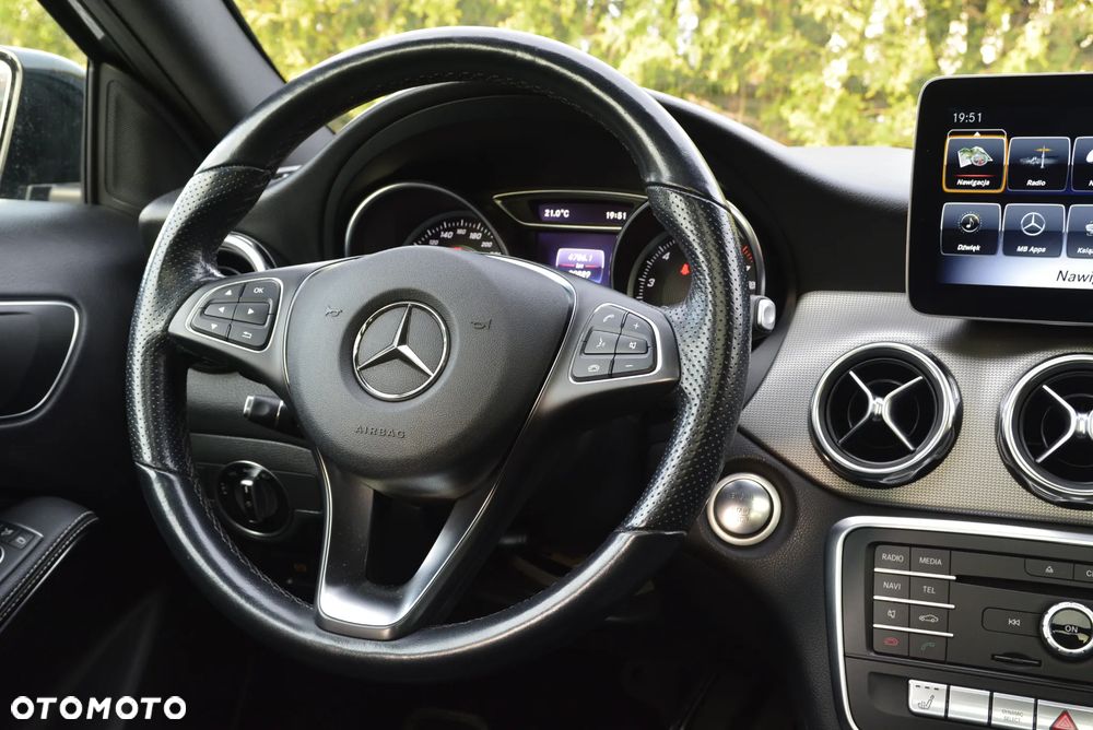 Mercedes-Benz GLA 200 7G-DCT AMG Line - 15
