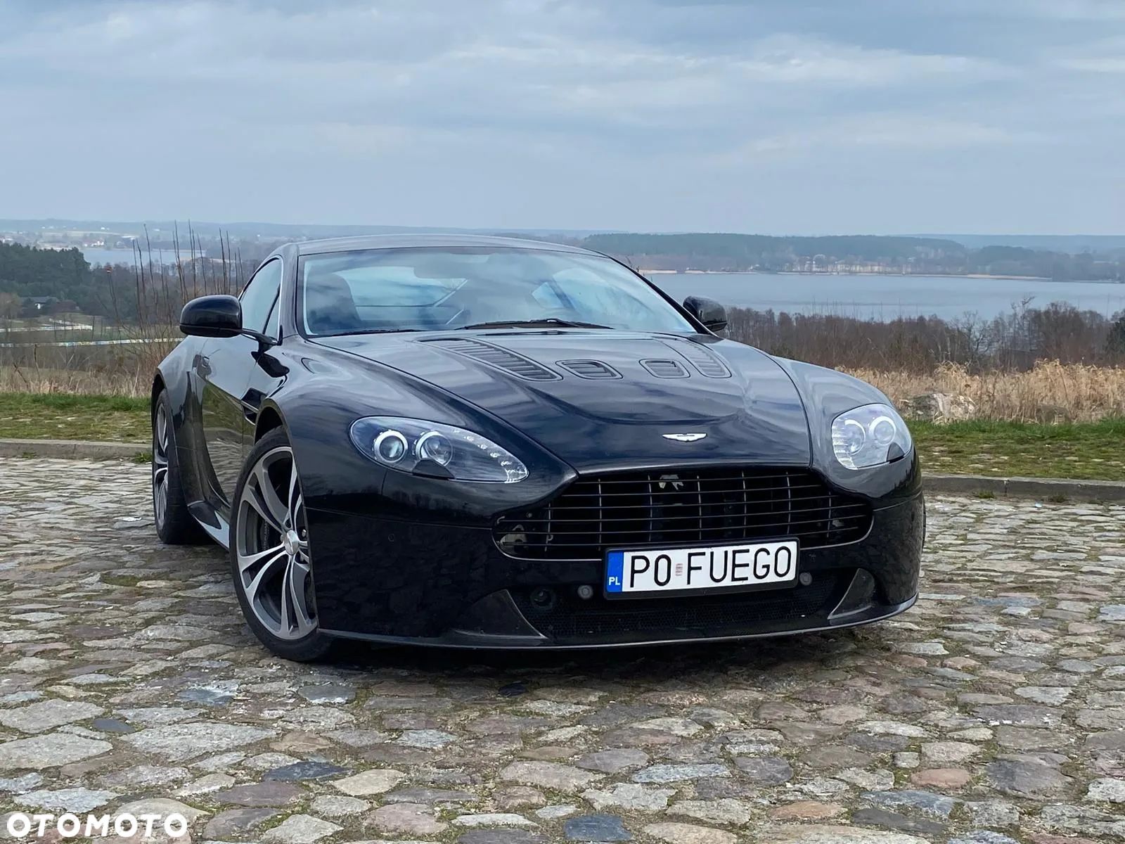 Aston Martin V12 Vantage Standard - 1