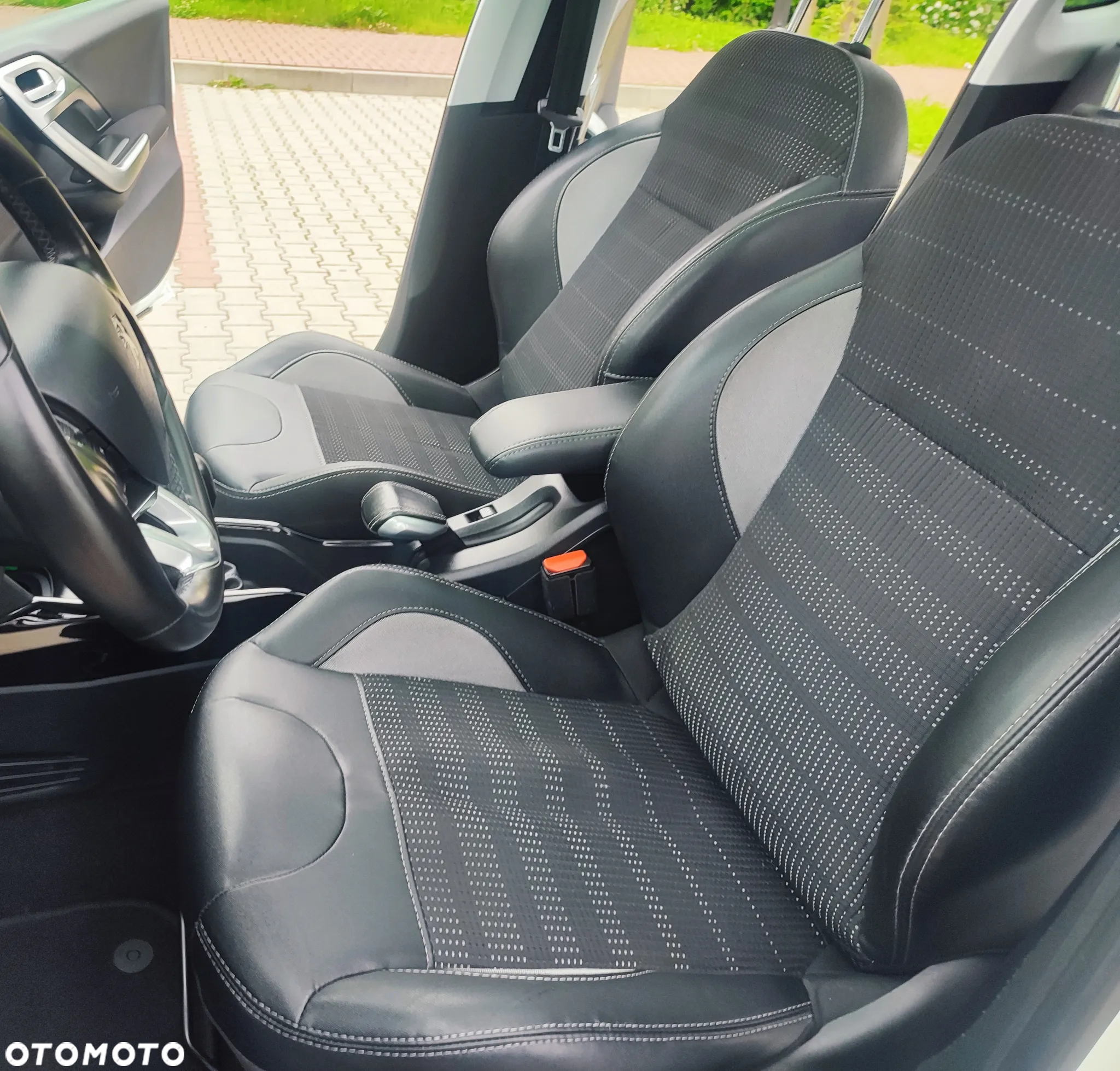 Peugeot 2008 1.6 BlueHDi Allure S&S - 18