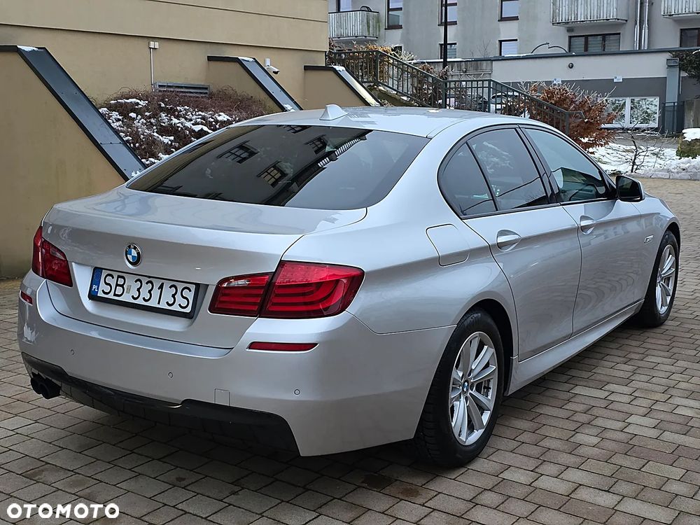 BMW Seria 5 525d xDrive - 23