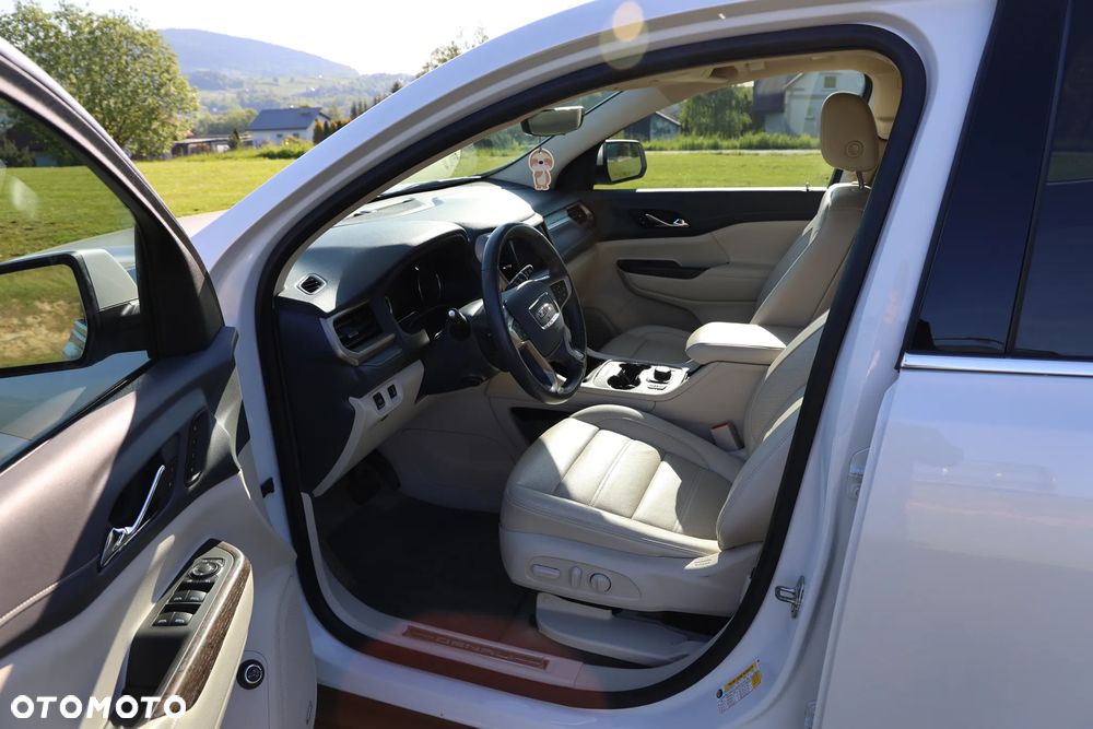 GMC Acadia - 34