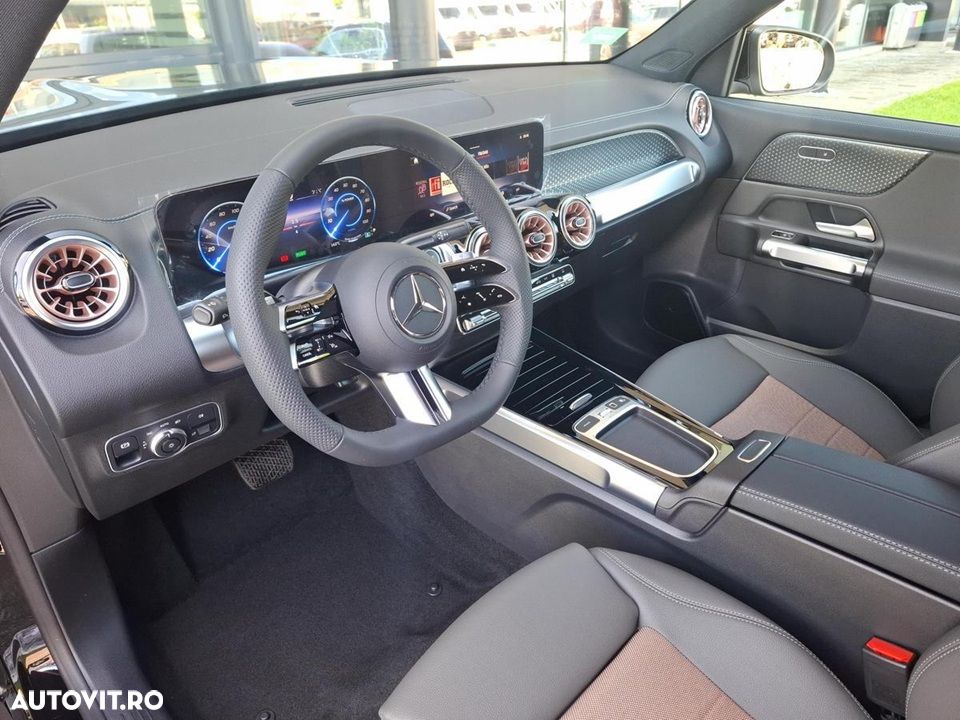 Mercedes-Benz EQB - 8