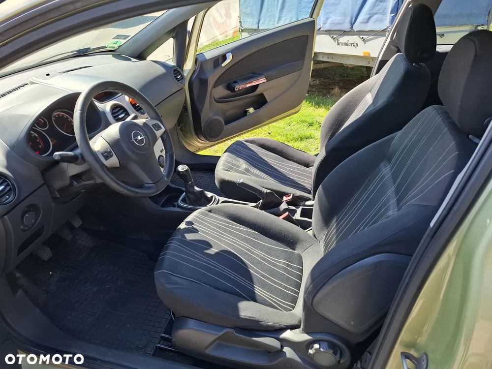 Opel Corsa 1.2 16V Cosmo - 9