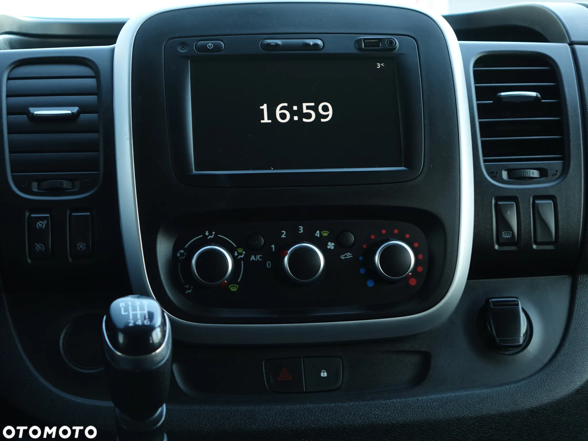 Renault Trafic 6-osobowy LONG brygadówka L2H1 - 19
