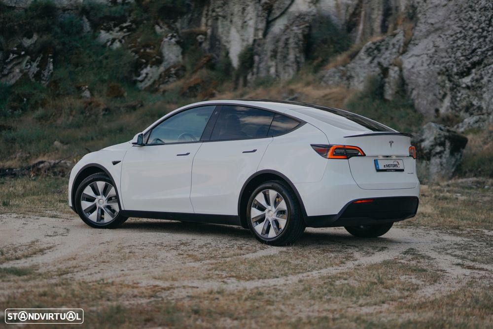 Tesla Model Y Long Range Dual Motor AWD - 4