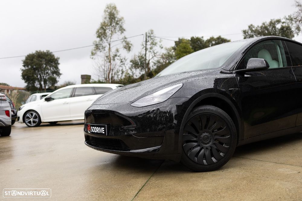 Tesla Model Y Standard RWD - 19