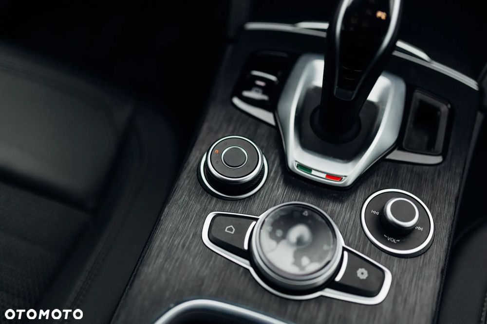 Alfa Romeo Stelvio 2.0 Turbo Q4 - 23