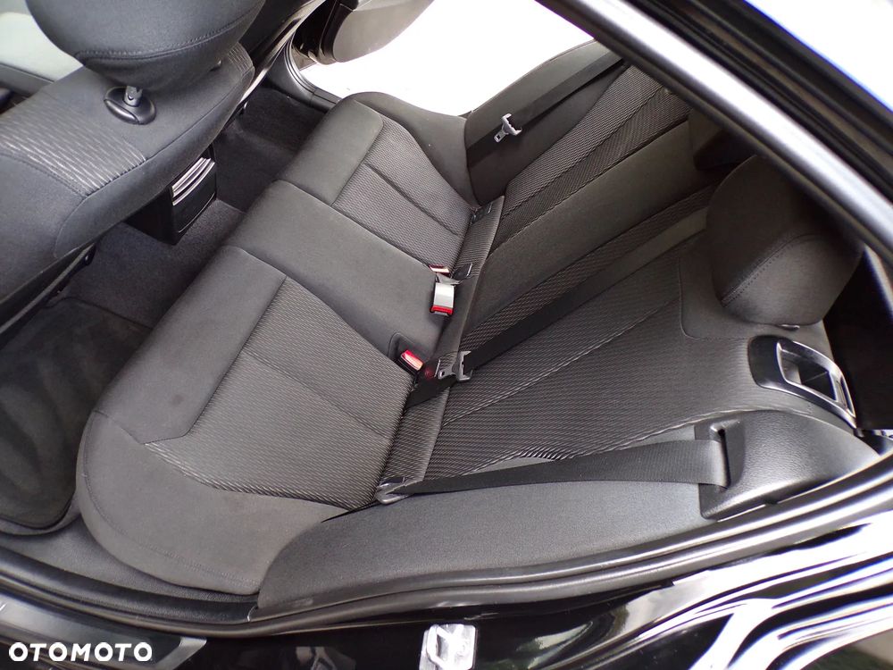 BMW Seria 1 116i - 25
