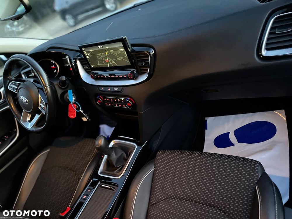 Kia XCeed 1.6 CRDi LAUNCH EDITION - 16
