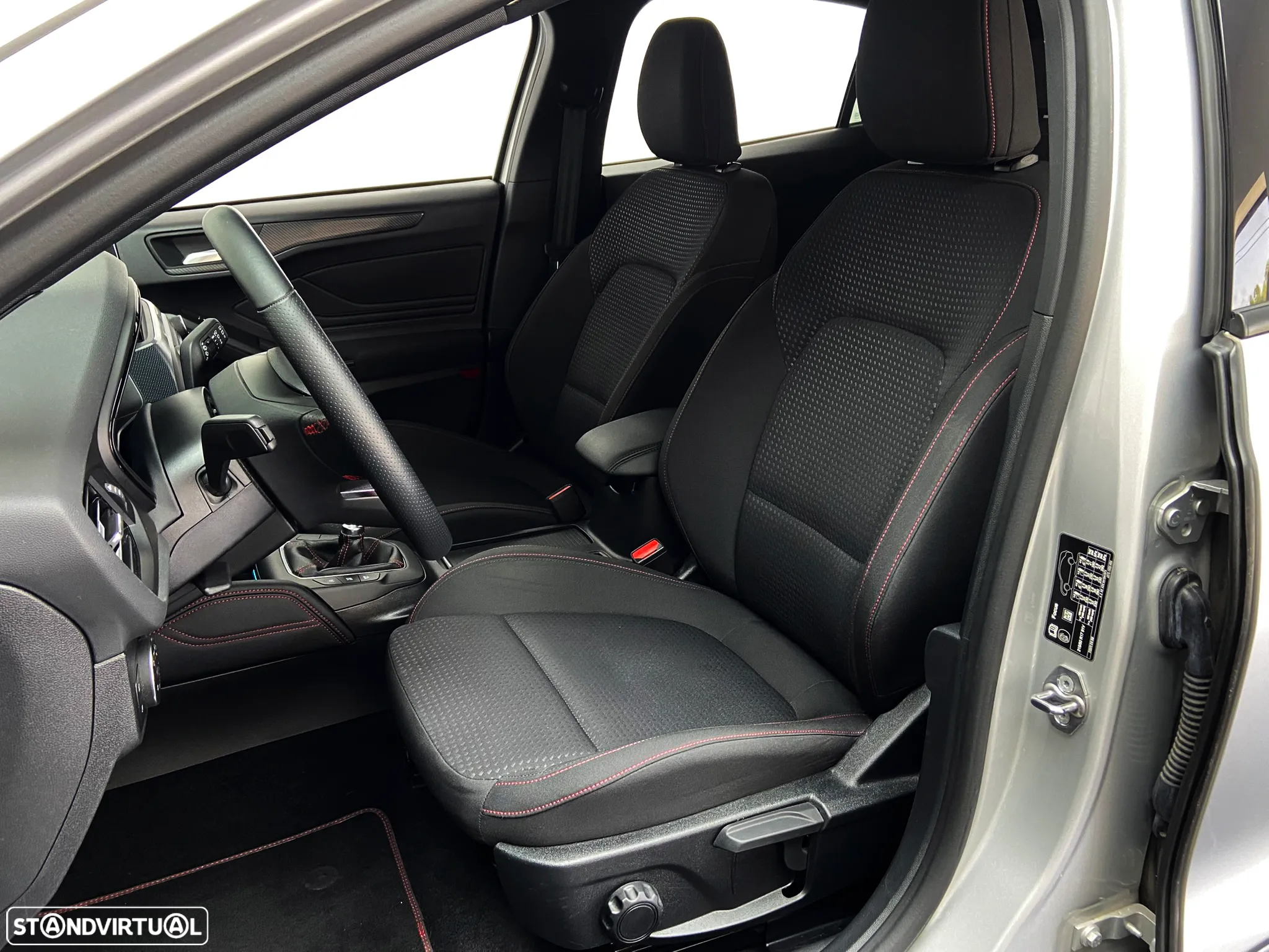 Ford Focus 1.0 EcoBoost MHEV ST-Line - 9