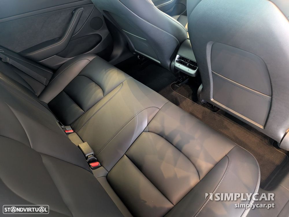 Tesla Model 3 - 4