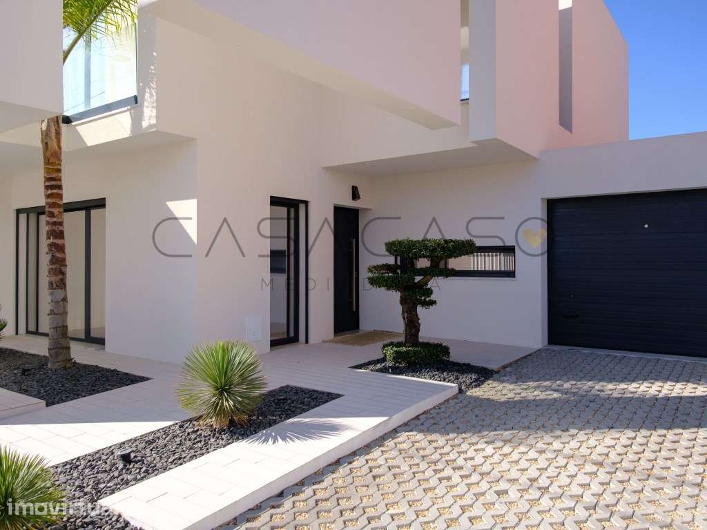 Moradia Unifamiliar T4, Isolada em Zona Premium junto à Herdade da ... - Grande imagem: 5/47