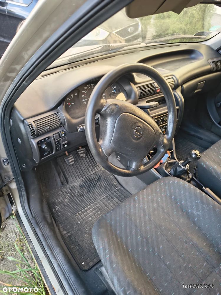 Opel Astra 1.4 GL - 7
