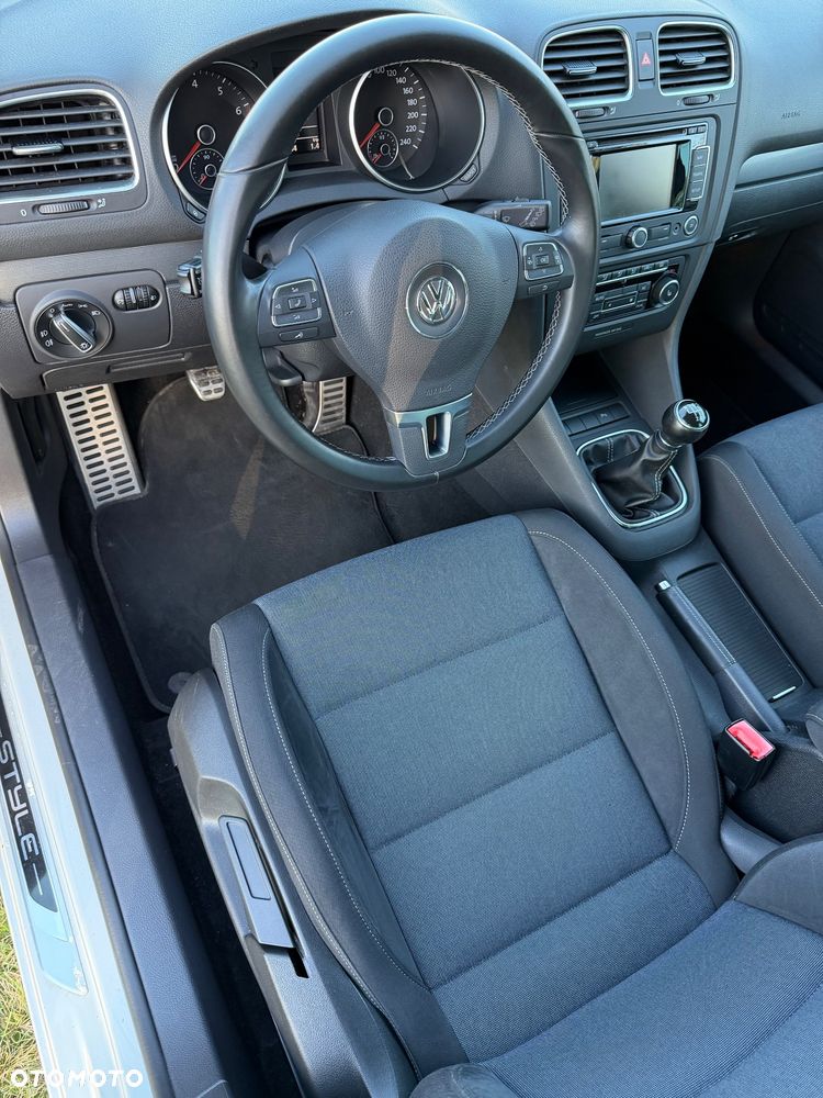 Volkswagen Golf - 22