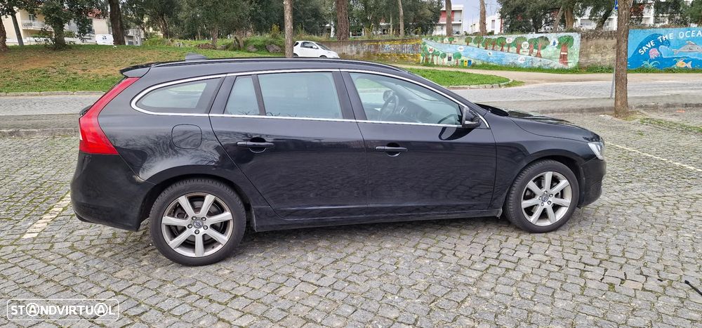 Volvo V60 2.0 D2 Momentum - 4