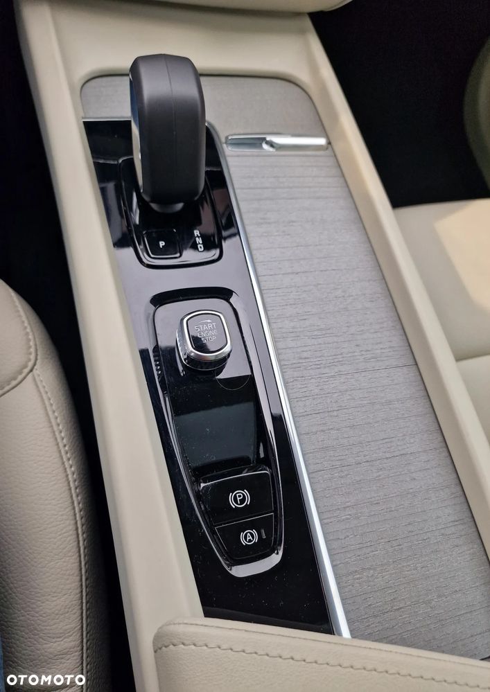 Volvo XC 60 T8 AWD Recharge Plus Bright - 31