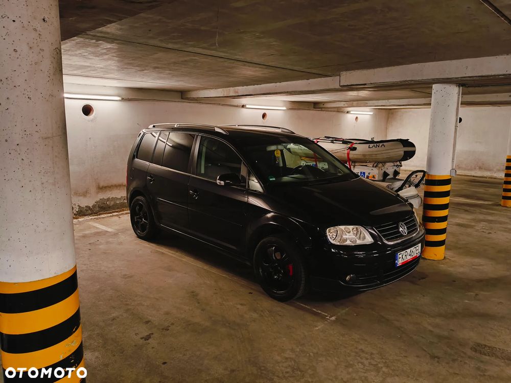 Volkswagen Touran - 4