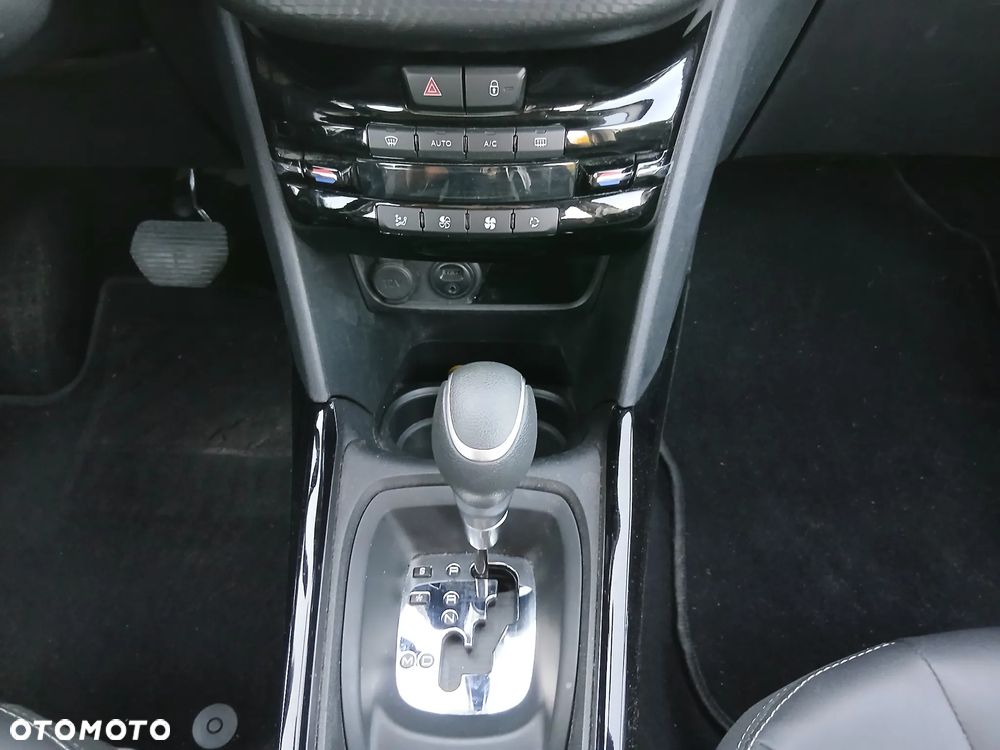 Peugeot 2008 - 13